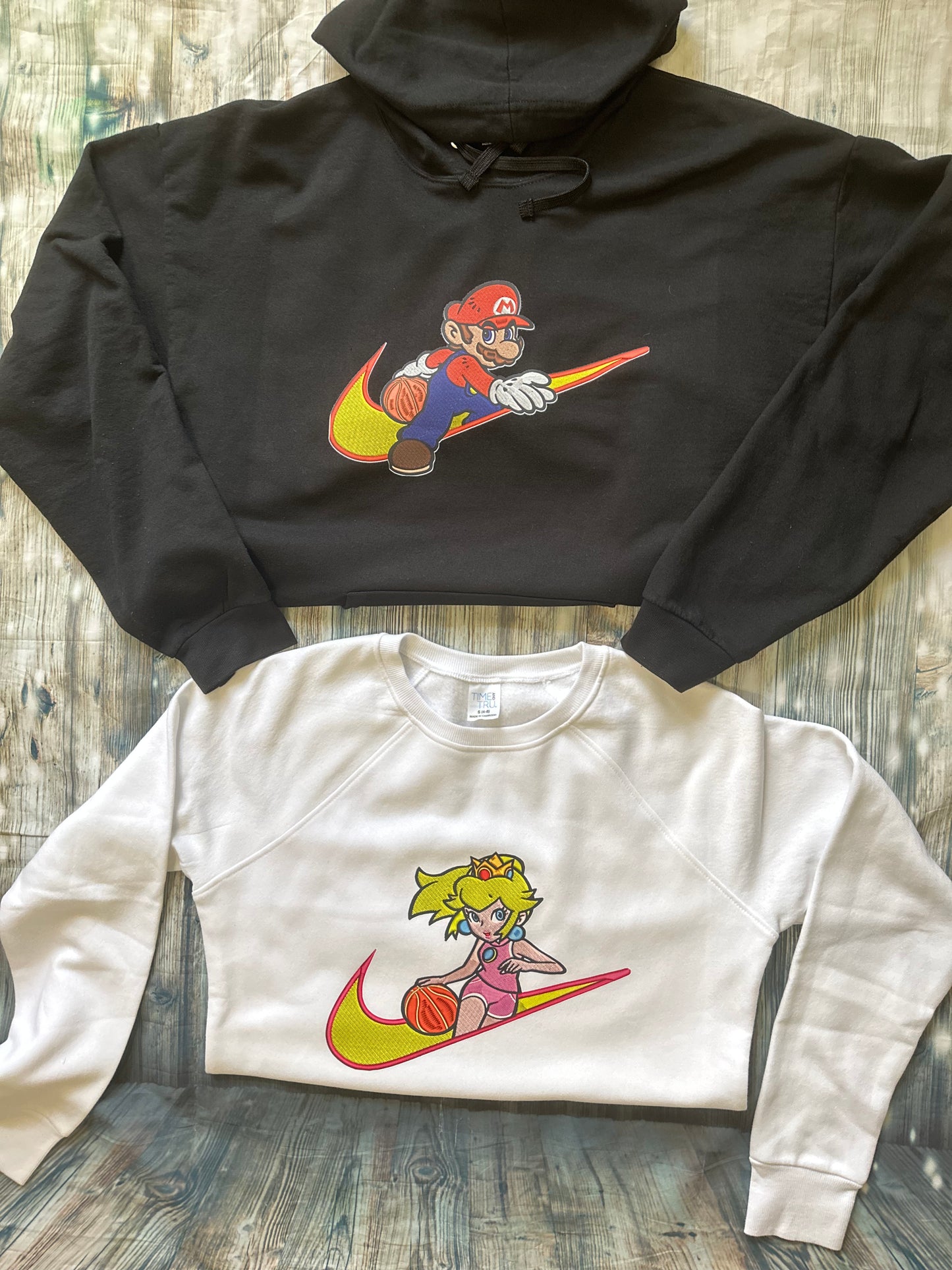 Hoodie Embroidery Effect Peach or Mario